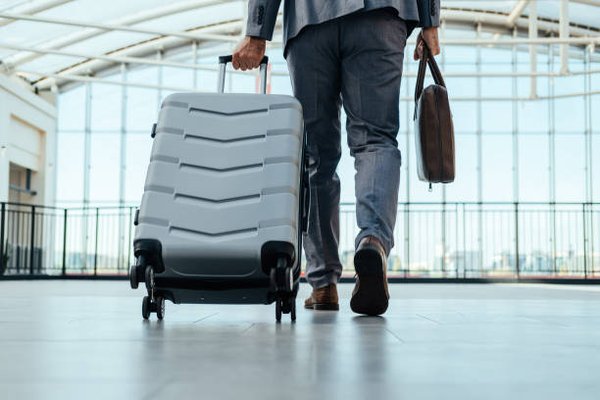 Optimisez vos déplacements avec un consultant business travel